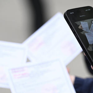 Đăng ảnh thẻ cử tri lên mạng xã hội: Rủi ro lộ thông tin cá nhân ít ai ngờ