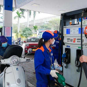 Kéo dài việc giảm thuế nhập khẩu một số mặt hàng xăng dầu về 0%
