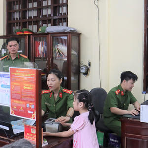 Đề xuất cấp thẻ căn cước cho trẻ cùng với đăng ký khai sinh