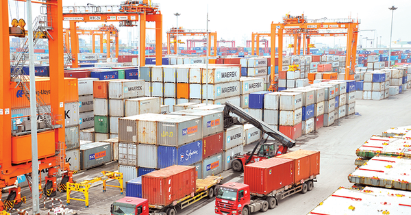 Xuất nhập khẩu hàng hoá đạt mức cao nhất trong 8 tháng