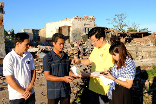 Vingroup tiếp tục hỗ trợ 500 tỷ đồng khắc phục thiệt hại do mưa lũ gây ra