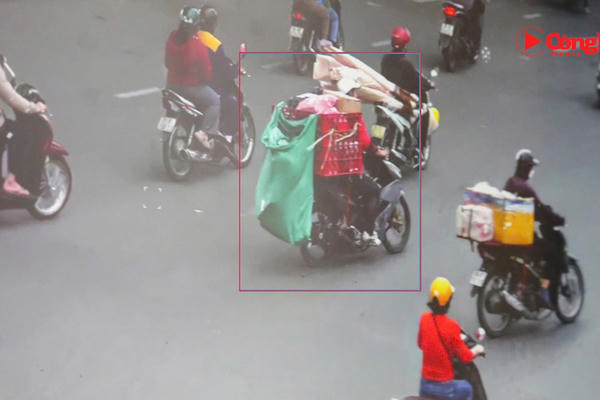 Né Camera AI bằng cách che khuất biển số, nhiều shipper bị CSGT xử lý
