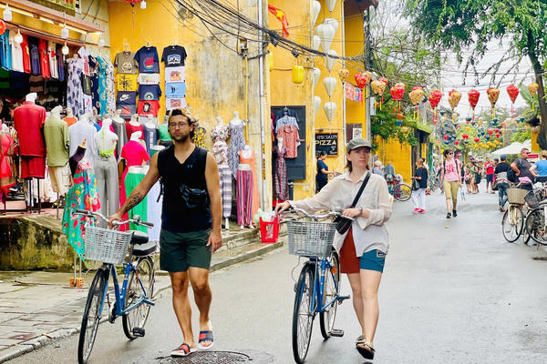 Du lịch tiếp tục khẳng định là "mũi nhọn" kinh tế của Đà Nẵng năm 2025