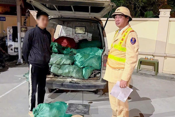 Hà Nội: Chặn gần 1 tấn chân gà bẩn chuẩn bị tuồn lên bàn nhậu