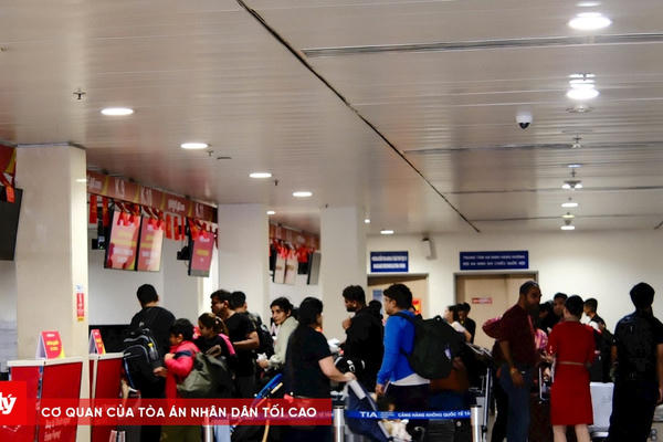 Lượng khách tăng mạnh, Tân Sơn Nhất “nóng” lên trong ngày thứ 3 nghỉ lễ