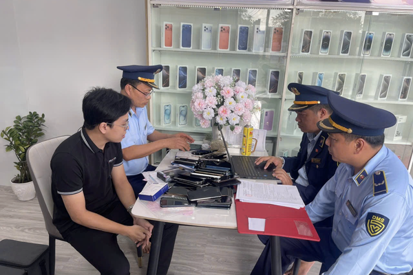 Quảng Trị tạm giữ lượng lớn điện thoại iPhone không rõ nguồn gốc trong cao điểm chống buôn lậu