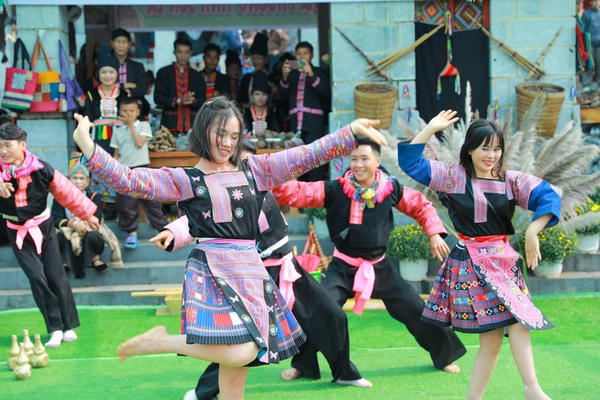 “Về bản đón xuân” – Tết bản làng giữa lòng Thủ đô