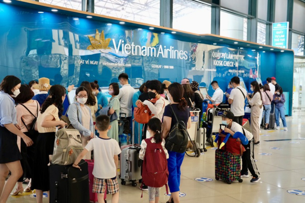 Chi phí di chuyển dịp Tết tăng cao, người lao động tính lại bài toán về quê