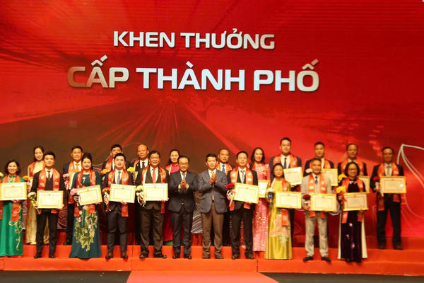 Hướng dẫn xét tôn vinh, trao tặng giải thưởng cho doanh nhân, doanh nghiệp
