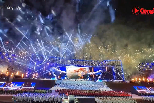 Tổng duyệt Chương trình nghệ thuật đặc biệt 'Dưới lá cờ vẻ vang của Đảng'