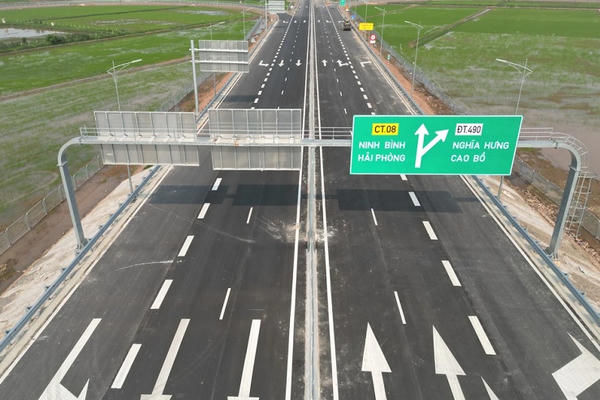 Khẩn trương rà soát, đề xuất nâng cấp các tuyến cao tốc quy mô 2-4 làn xe 