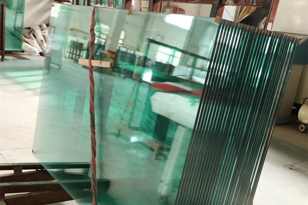 Bộ Công Thương áp thuế chống bán phá giá đối với kính nổi nhập khẩu