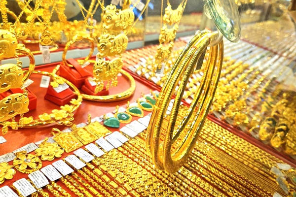 Giá vàng sáng 4/2: Vàng miếng SJC lấy lại mốc 176,5 triệu đồng/lượng
