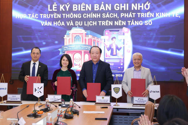 “Sức sống hàng Việt” ra mắt tại Tràng Tiền với mô hình trưng bày - livestream