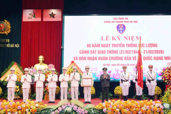 Cảnh sát giao thông Hà Nội vinh dự nhận Huân chương Bảo vệ Tổ quốc hạng Nhì