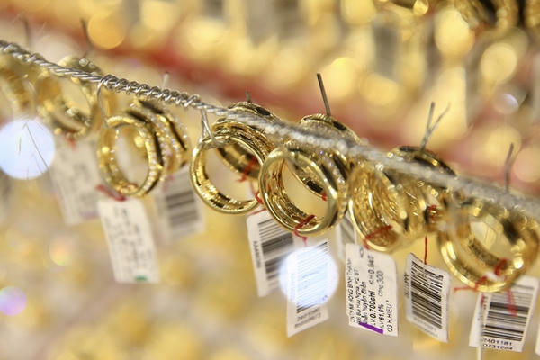 Giá vàng sáng 6/2: Giảm tới 3,7 triệu đồng/lượng