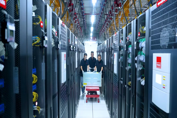 Viettel vận hành siêu máy tính NVIDIA DGX B200 đầu tiên tại Việt Nam