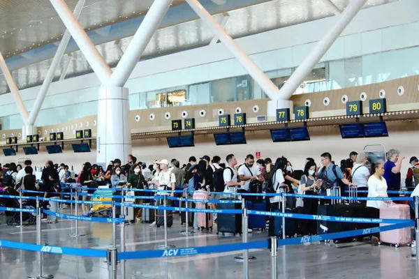 Sân bay Tân Sơn Nhất dự kiến phục vụ 145.000 hành khách/ngày dịp Tết Nguyên đán