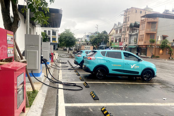 VinFast công bố chính sách miễn phí sạc pin ô tô điện 3 năm và đổi pin xe máy điện