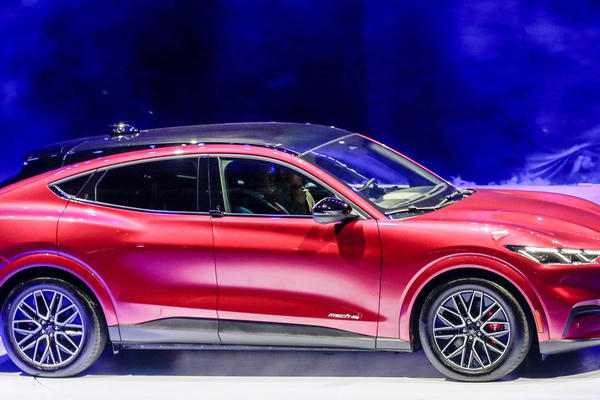 Ford triệu hồi 434 xe điện Mustang Mach-E đời 2025-2026