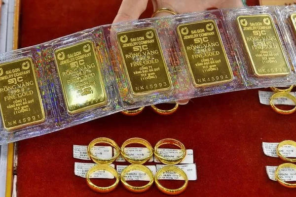 Giá vàng trong nước sáng 10/2: SJC và vàng nhẫn 9999 đồng loạt vượt mốc 180 triệu đồng/lượng