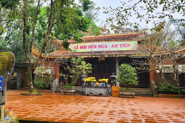 “Áo mới” ở Đền Nưa - Am Tiên