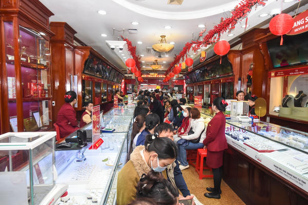 Ngày Vía Thần Tài 2026: Người dân giao dịch sớm, ưu tiên vàng nhẫn trọng lượng nhỏ