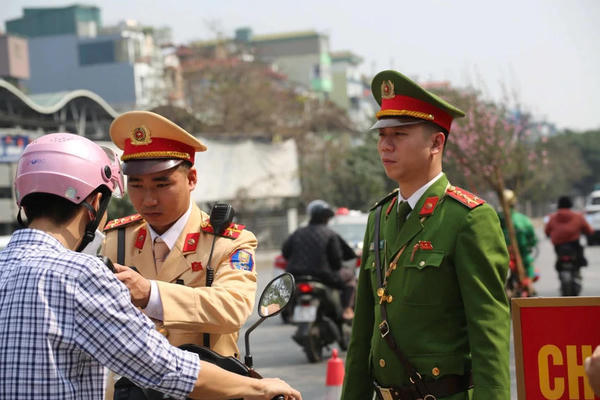 Từ 1/4, người dân có thể phản ánh vi phạm giao thông qua VNeID