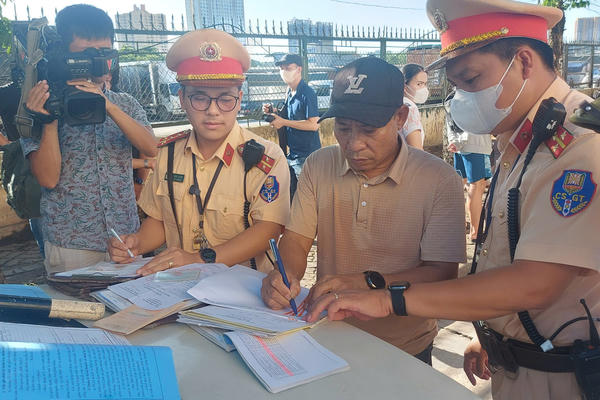 50 tin nhắn phản ánh xe khách "nhồi nhét" gửi Cục trưởng Cảnh sát giao thông dịp Tết