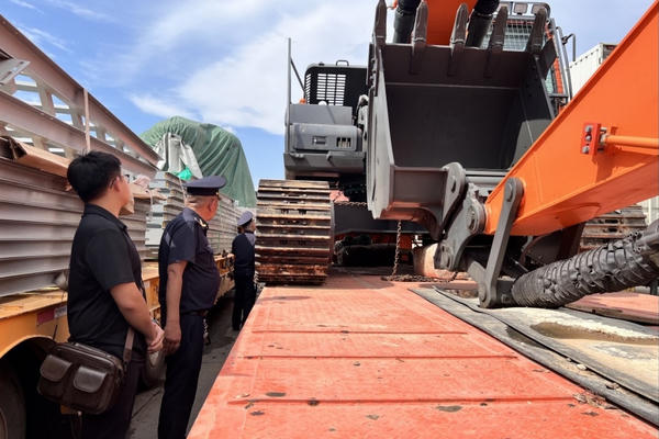 Hải quan hướng dẫn thực thi chính sách mới với xe máy chuyên dùng nhập khẩu