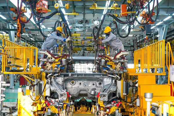 Ngành sản xuất Việt Nam bứt phá mạnh mẽ, PMI chạm mốc 54,3 điểm