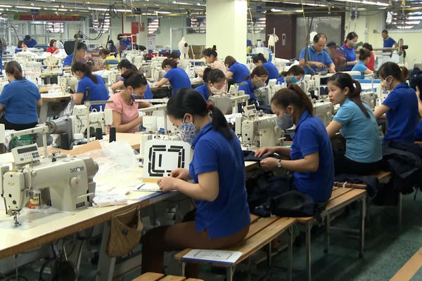 Dệt may vượt khó, giữ đà xuất khẩu