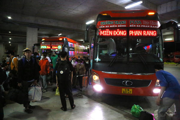 Nhiều nhà xe tại TP.HCM tăng giá vé 