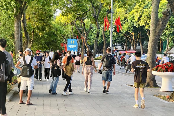 Tạm dừng hoạt động phố đi bộ khu vực hồ Hoàn Kiếm