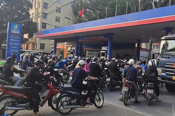 Xăng dầu tăng cao trong đêm 19/3: Xăng RON95 tăng hơn 5.100 đồng, dầu hỏa tăng gần 9000 đồng