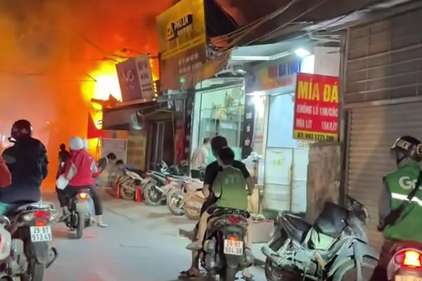 Hà Nội: Hỏa hoạn tại quán cafe "hát cho nhau nghe"