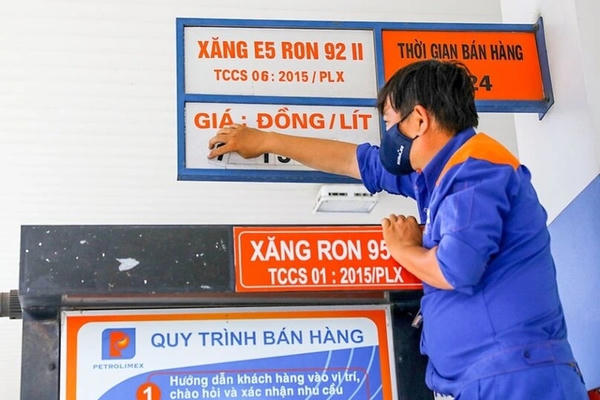 Giá cơ sở tăng từ 15% trở lên thì giá xăng dầu trong nước mới được điều chỉnh 