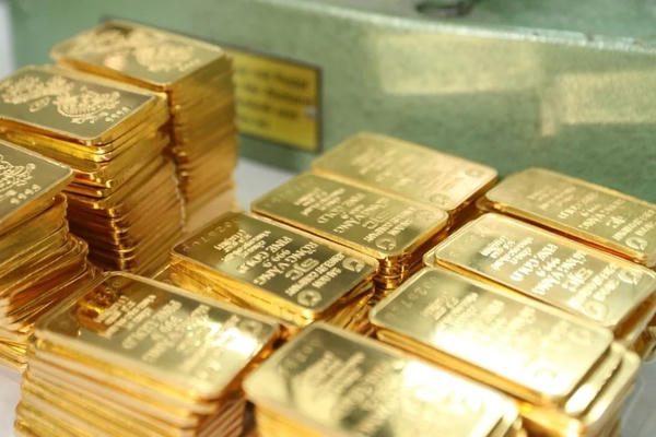 Giá vàng hôm nay 21/3: Thị trường đi xuống, vàng miếng và vàng nhẫn nhích nhẹ