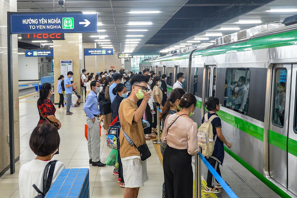 Gần 6 triệu lượt khách đi tàu điện trên cao hài lòng với hệ thống soát vé tự động
