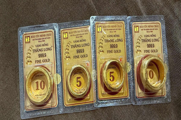 Một kg vàng giá khoảng 4,45 tỷ đồng, người mua đang lỗ hơn trăm triệu đồng chỉ trong một ngày
