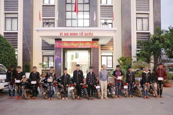 Xử lý nhóm 13 thanh thiếu niên phóng nhanh, vượt ẩu trong đêm