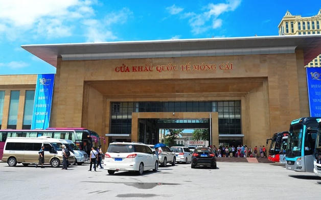 Phân luồng xuất nhập cảnh tại cửa khẩu quốc tế Móng Cái