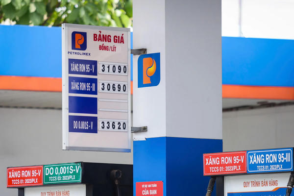 Giá xăng dầu trong nước ngày 24/3 duy trì ổn định, giá dầu thế giới giảm 11%