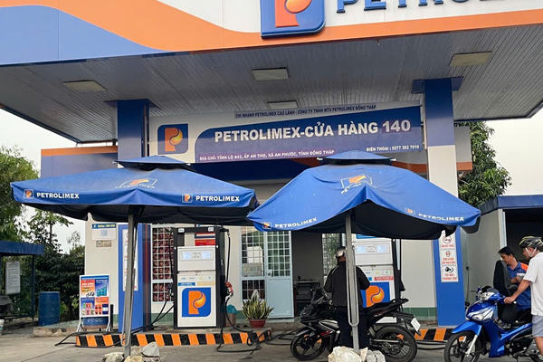 Giá xăng dầu đồng loạt giảm mạnh từ 14h, Ron 95 giảm gần 4000 đồng