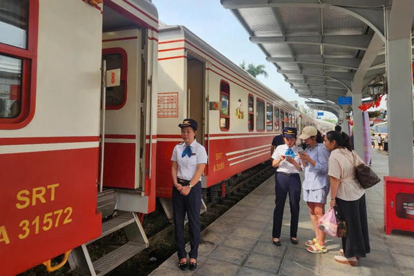 Chính thức tăng giá vé tàu thêm 3% từ ngày mai (26/3)