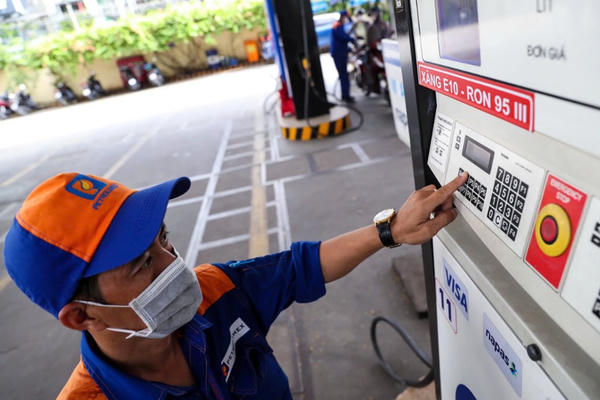 Giảm thuế bảo vệ môi trường đối với xăng dầu và nhiên liệu bay về 0 đồng/lít