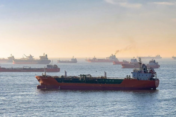 Đề xuất hỗ trợ tàu biển Việt Nam qua eo biển Hormuz 