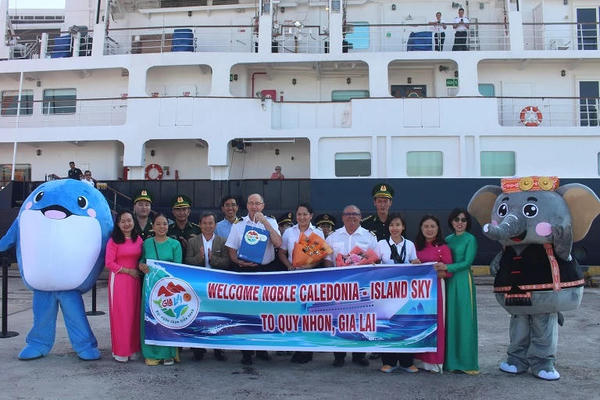 Tàu du lịch quốc tế thứ hai cập Cảng Quy Nhơn trong năm nay