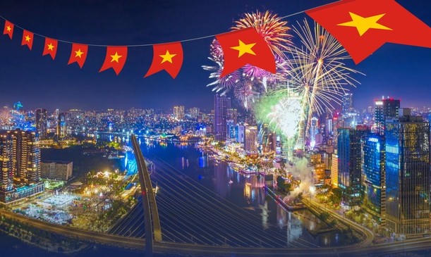 TP HCM bắn pháo hoa kỷ niệm 51 năm Ngày Giải phóng miền Nam, thống nhất đất nước