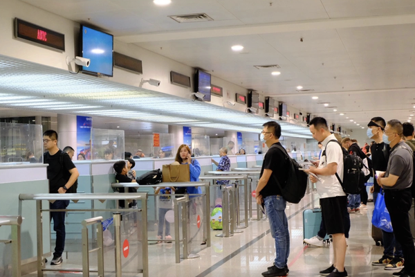 Quy định mức thu phí và lệ phí trong lĩnh vực xuất nhập cảnh có hiệu lực từ hôm nay (01/4/2026)